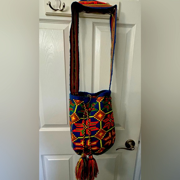 Colorful handwoven Columbian bag - Picture 1 of 3